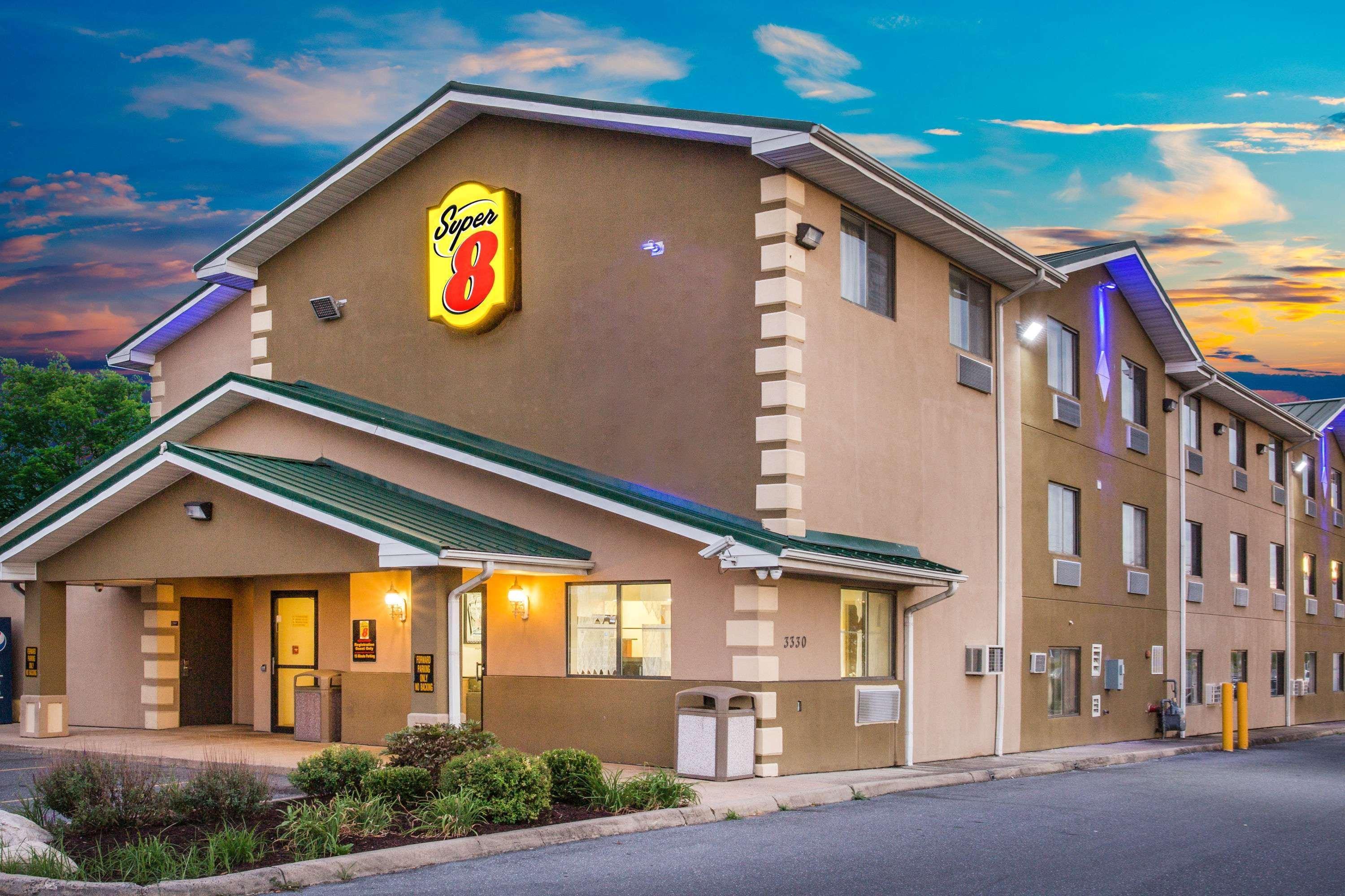 Motel Super 8 By Wyndham Harrisonburg Exterior foto