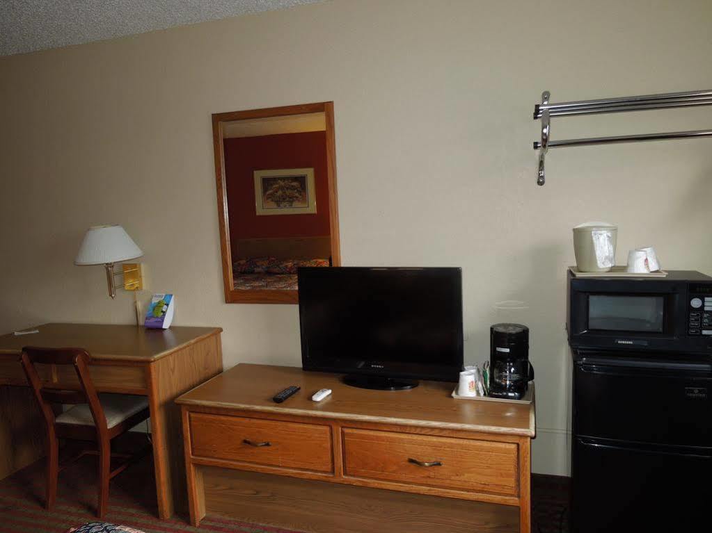 Motel Super 8 By Wyndham Harrisonburg Exterior foto